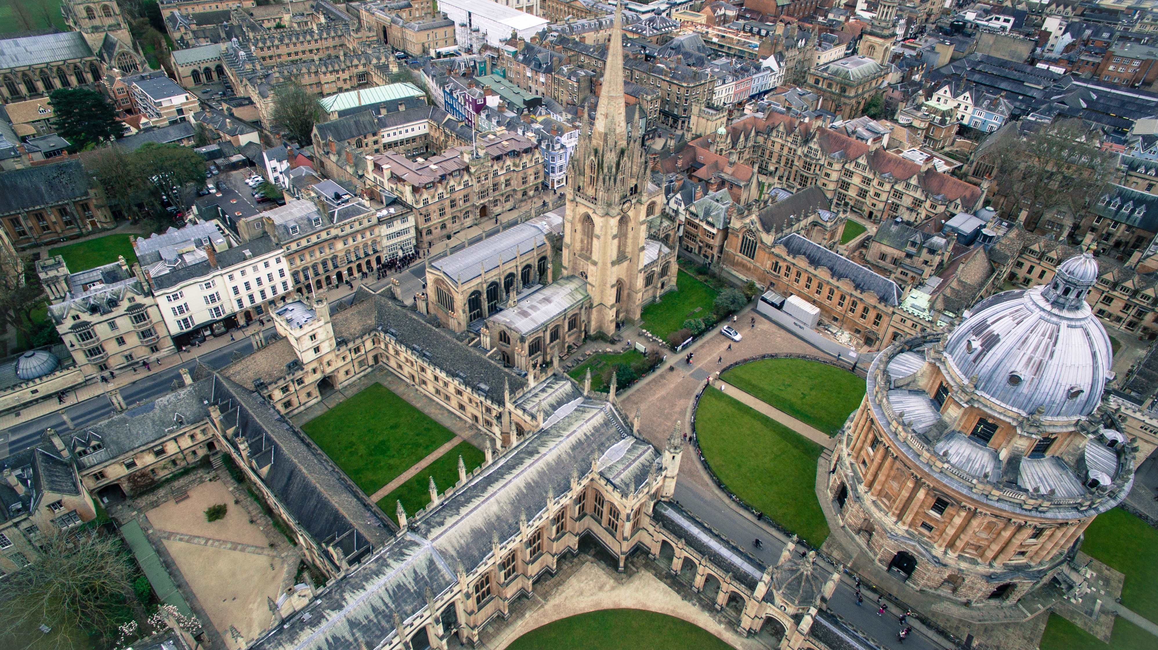 Oxford country. Оксфордский университет Великобритания. Сити-оф-Оксфорд университет. Оксфорд университет кампус. Оксфорд город в Великобритании.